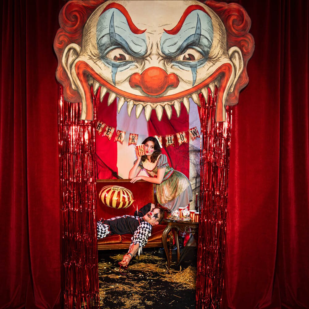Halloween Freak Show Dørdekoration 145 x 89 cm