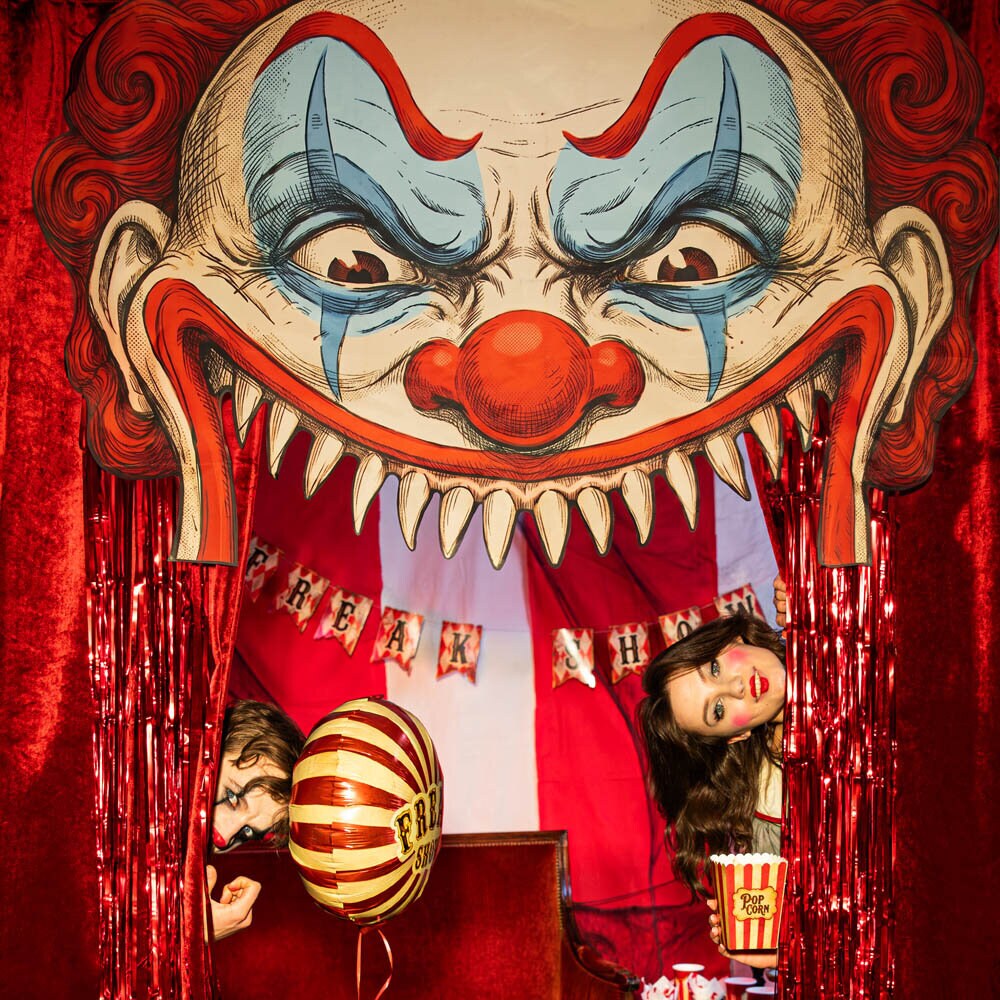 Halloween Freak Show Dørdekoration 145 x 89 cm
