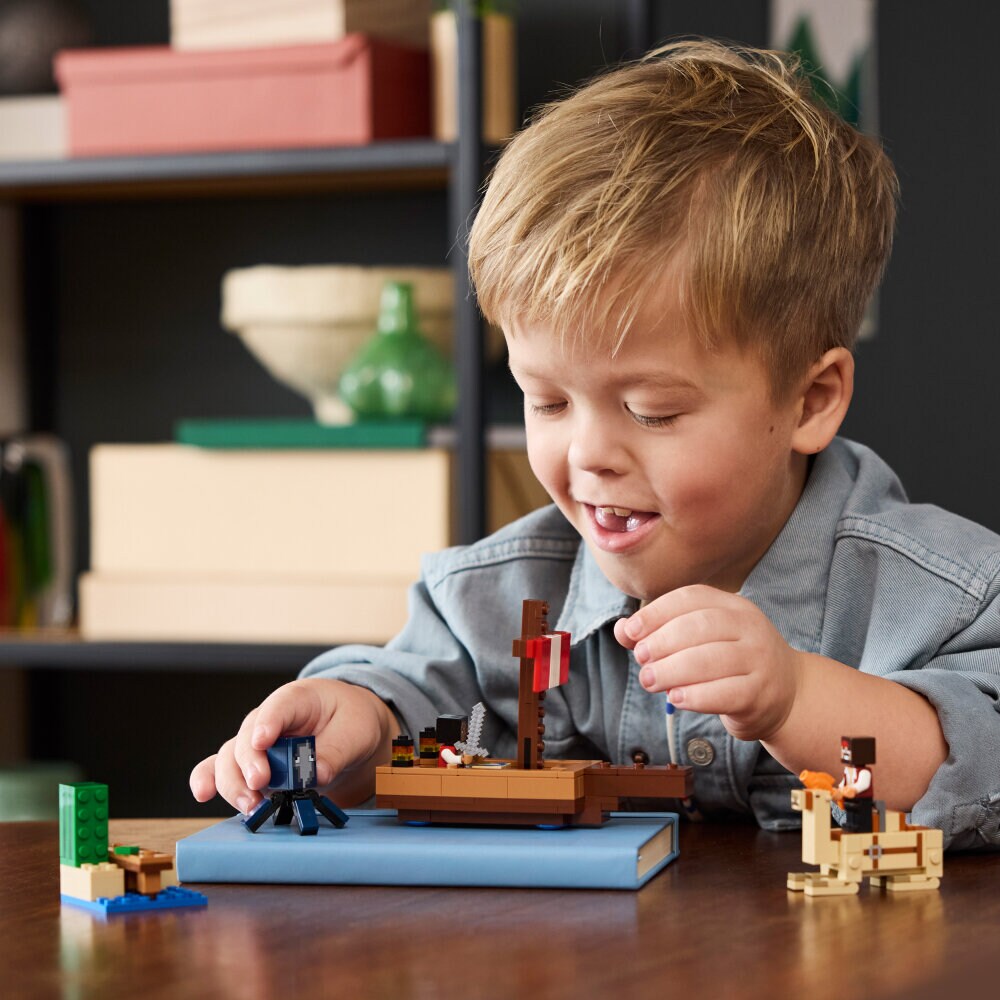 LEGO Minecraft - Piratskibsrejsen 8+