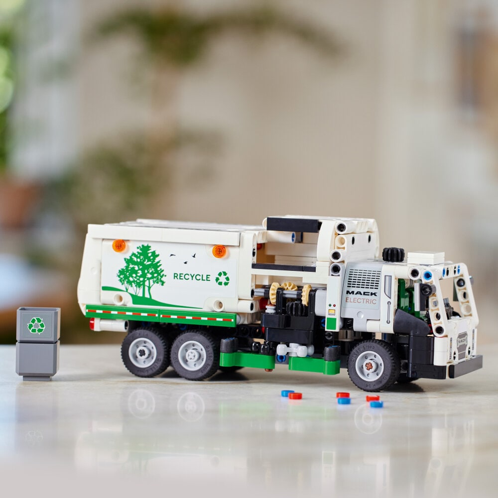 LEGO Technic - Mack LR Electric-skraldevogn 8+