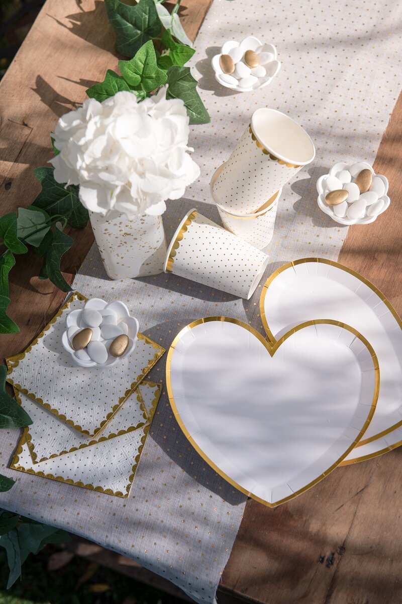 Tallerkener - Hjerteformede i hvidt og guld 10 stk