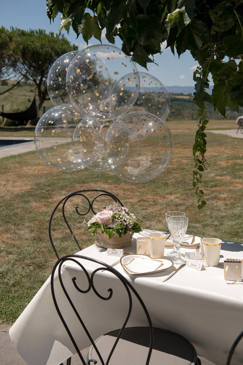 Rund transparent ballon med guldprikker 60 cm