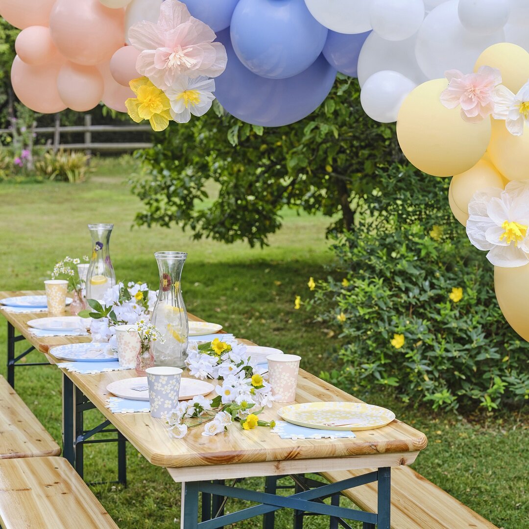 Ballonbue i Pastelfarver med Sommerblomster af Papir