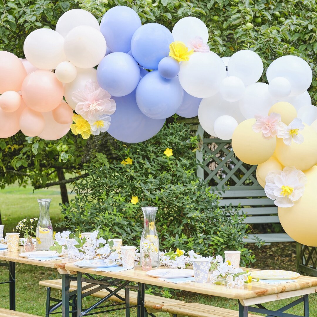 Ballonbue i Pastelfarver med Sommerblomster af Papir