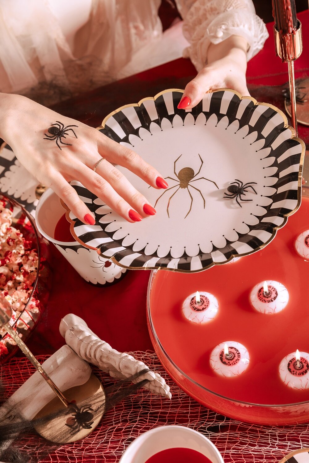 Halloween-tallerkener med guldedderkop 6 stk